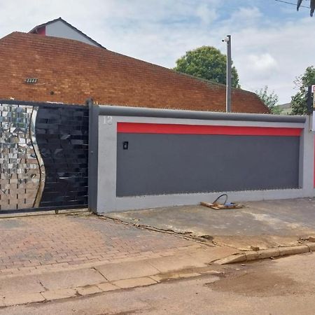 Jay'S Guest House Witbank Exterior photo