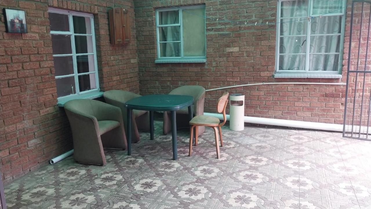 Jay'S Guest House Witbank Exterior photo
